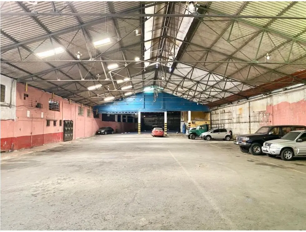 Se vende Galpon 3000m² en Catia - 3