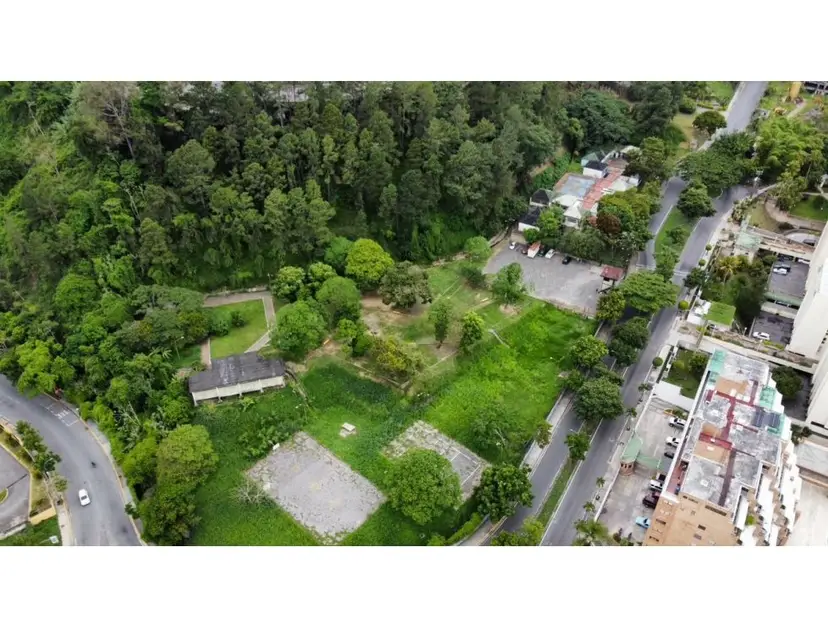 Se alquila terreno 1900m² en Los Samanes