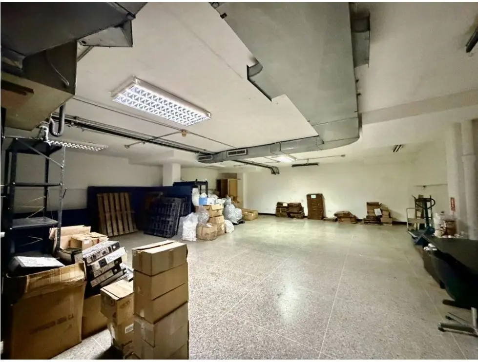 Se alquila / vende oficina + deposito 220m2 La Urbina