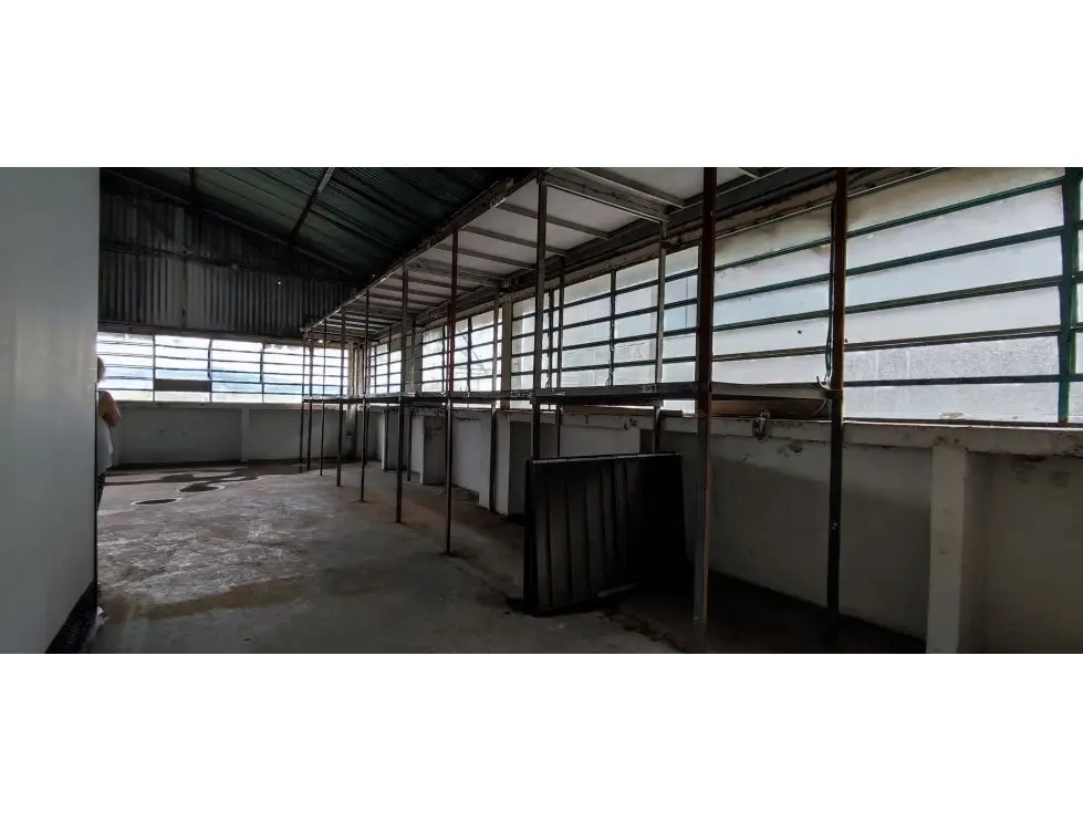 Alquilo piso industrial 755m2 Boleíta Norte 6563 - 5