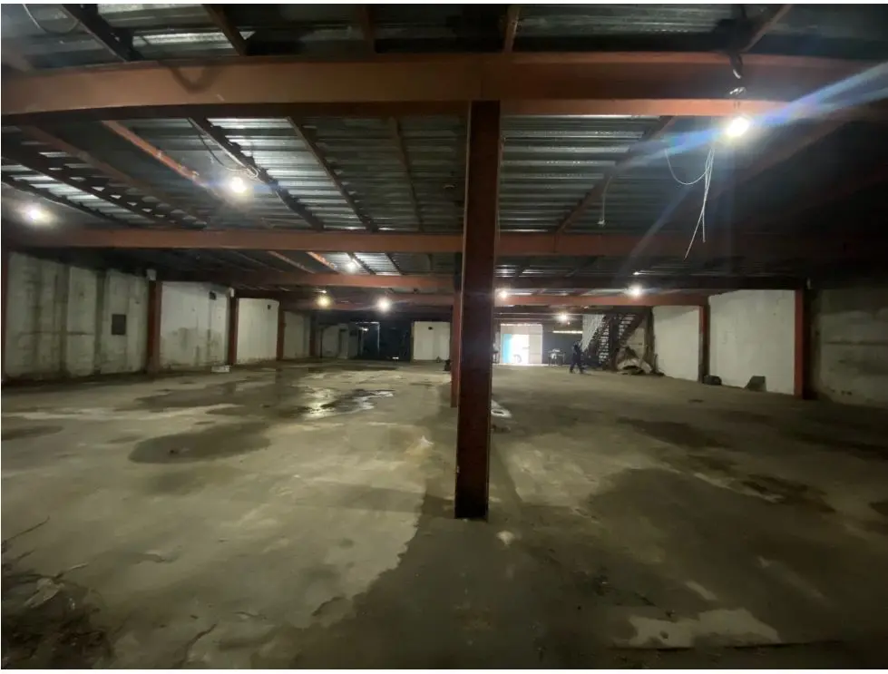 Vendo o Alquilo galpón 740m2 Urb. Miranda 3650 - 5