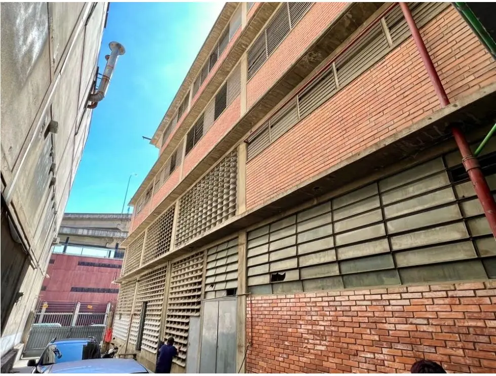 En Venta Galpon Edificio Industrial en San Martin. Libertador Caracas - 2