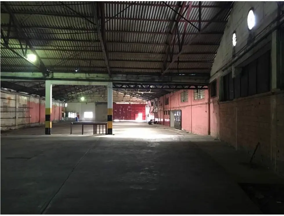 Se vende Galpón 2800m² Catia - 7
