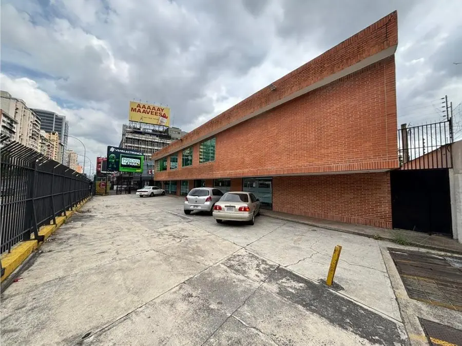 Se vende Local Comercial 1200m² 4b/16e Los Ruices