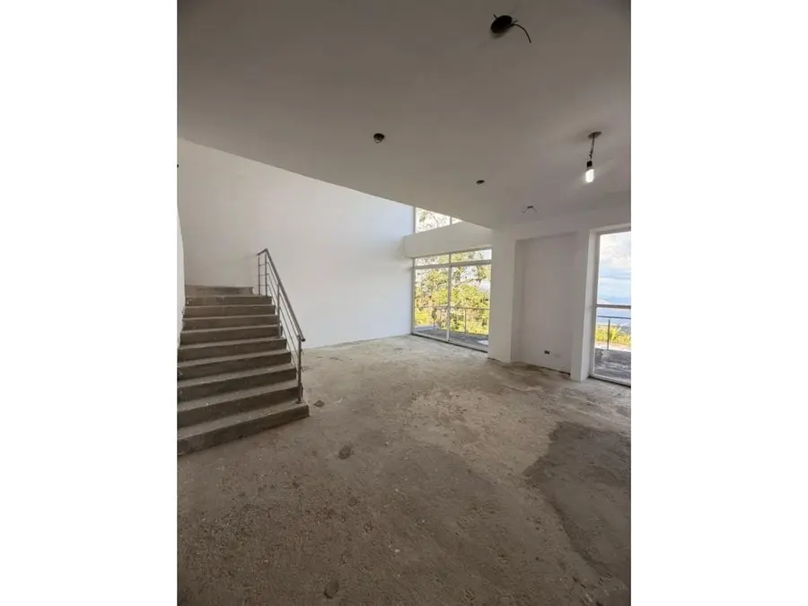 SE VENDE CASA EN ALTO HATILLO DE 800MTS2 - 3