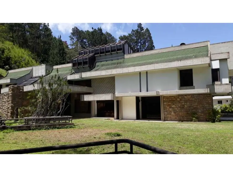 Se vende casa 1100m2 La Lagunita 8769
