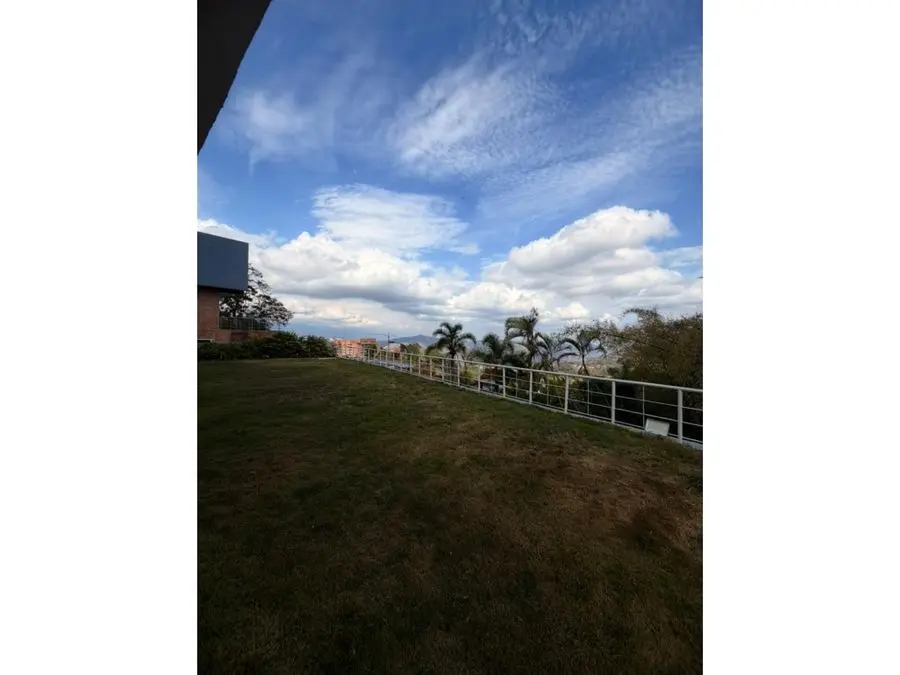 SE VENDE CASA EN ALTO HATILLO DE 1.010MTS2 - 27