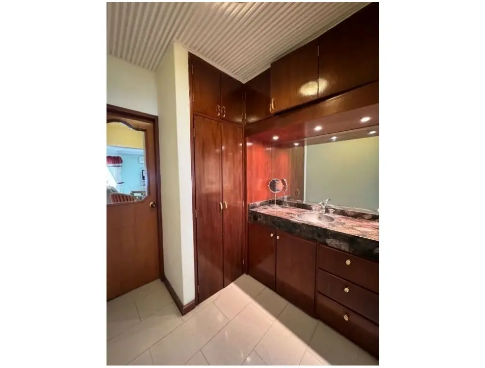 CASA EN ALQUILER 1.026 m2 - URB. ALTO PRADO - 16