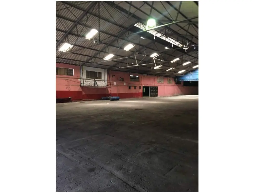 Se vende Galpón 2800m² Catia - 6