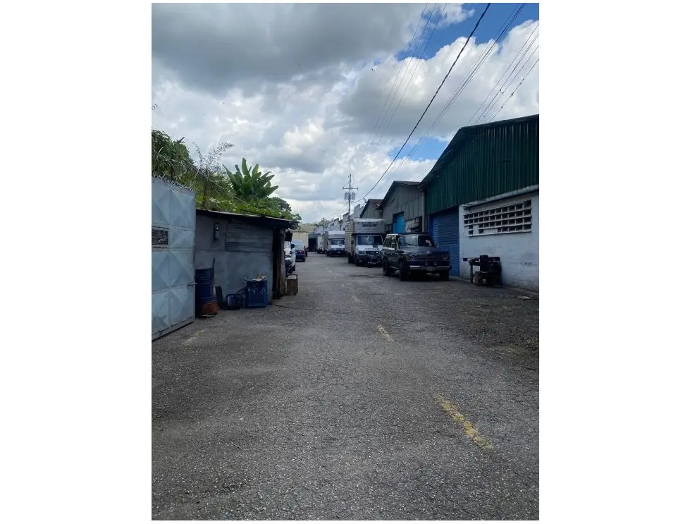 Vendo o Alquilo galpón 740m2 Urb. Miranda 3650 - 6