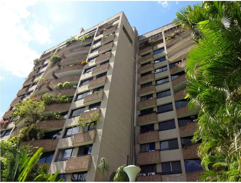 Se vende PH 516m2 4h+2s/6b+s/3p Santa Eduvigis 0822