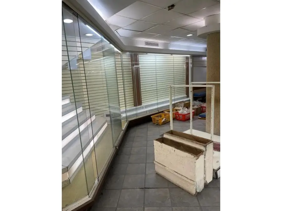 Se vende o se alquila. local comercial 1200m2 Boulevard De Catia 5714 - 15