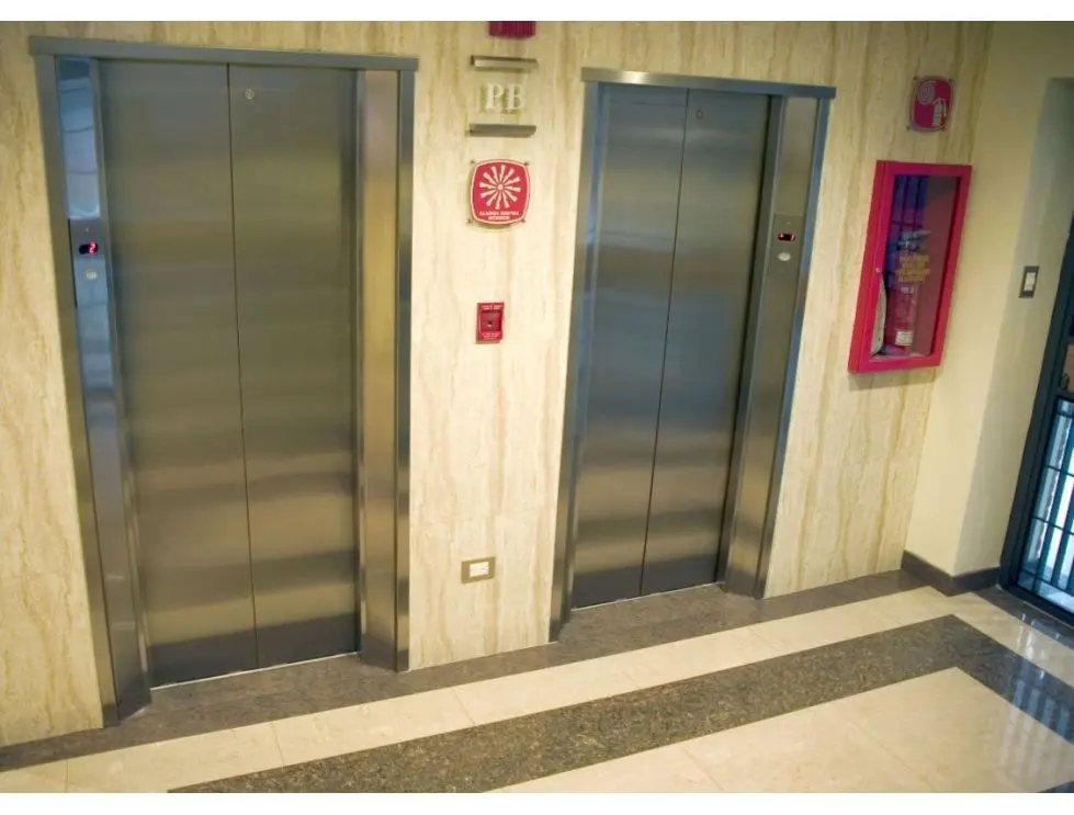 Se vende Hotel 1567m² 38H/42B/12P Av Libertador - 2