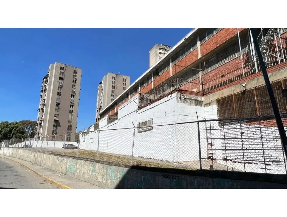 En Venta Galpon Edificio Industrial en San Martin. Libertador Caracas - 36