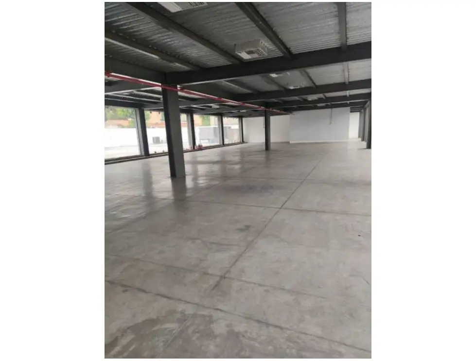 Alquilo oficina 400m2 Las Mercedes 1878