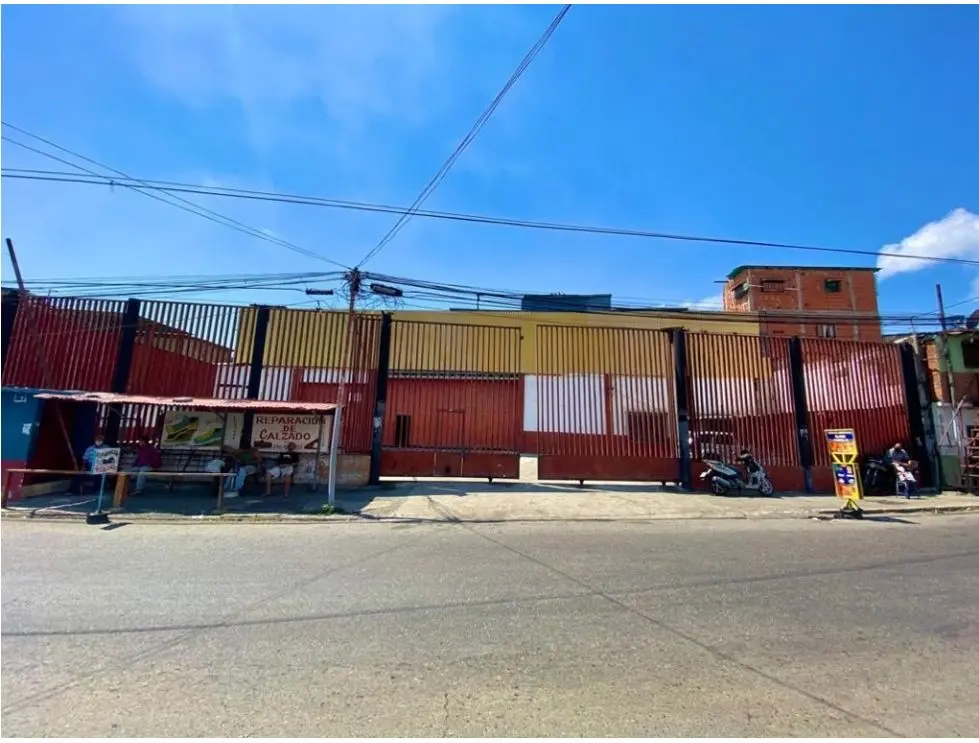 Se vende Galpon 3000m² en Catia