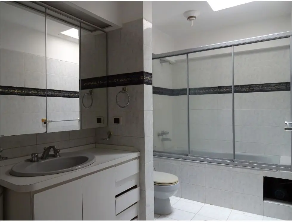 Se vende PH 516m2 4h+2s/6b+s/3p Santa Eduvigis 0822 - 9