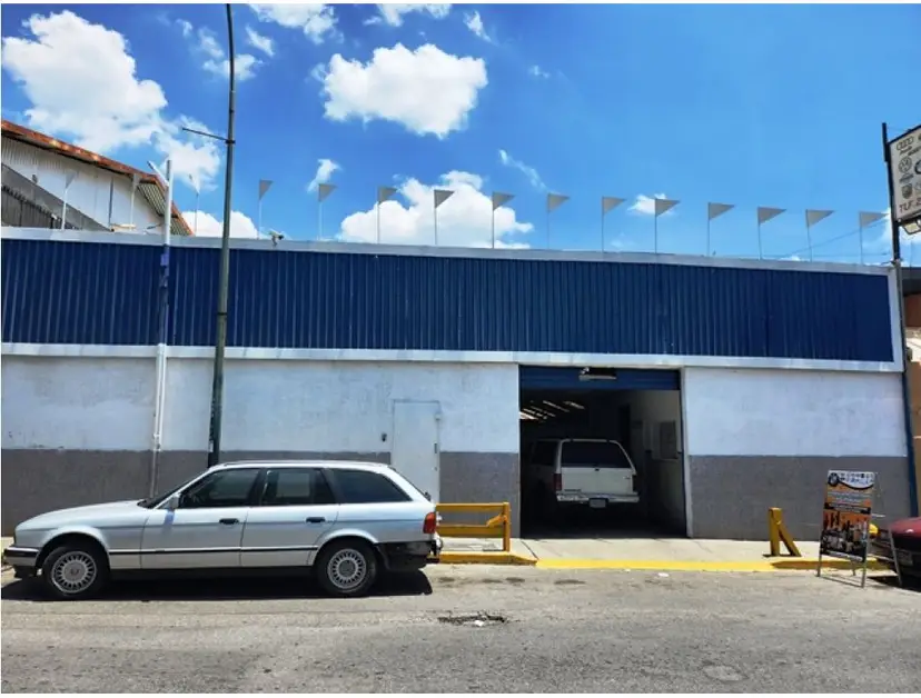 Vendo galpón/Fondo de Comercio 655m2 Los Ruices 5025