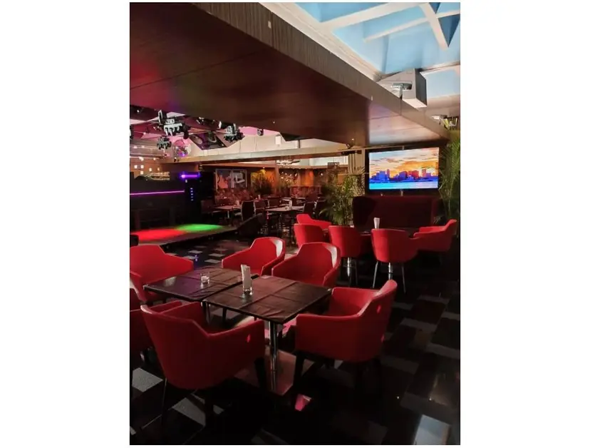 Vendo fondo de comercio 500m2 Chuao 5361