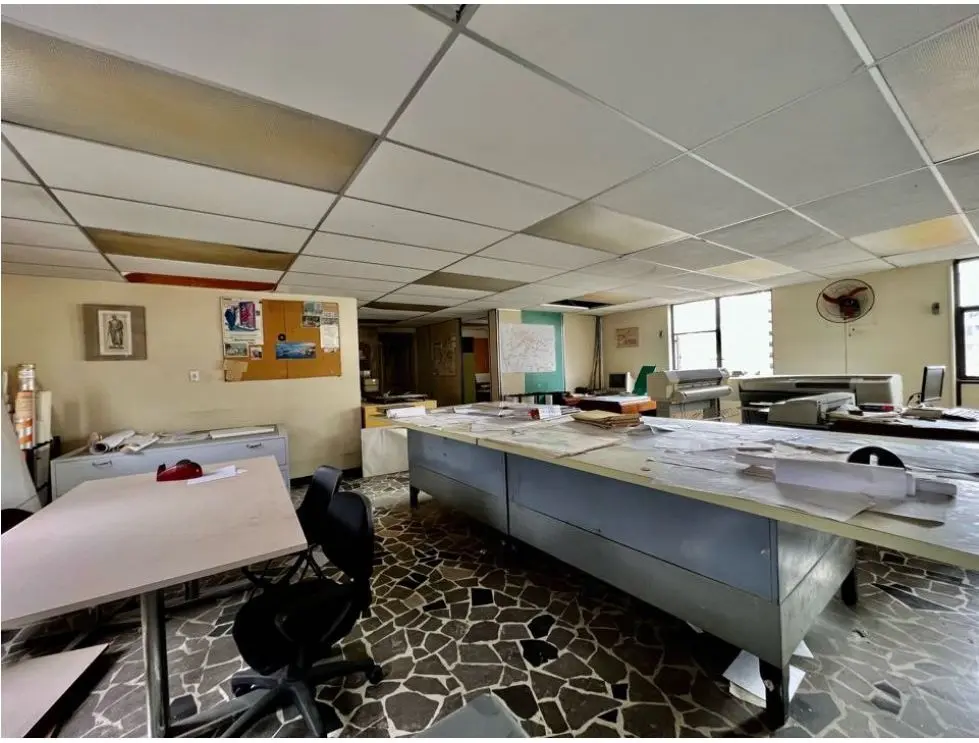Se vende oficina 240m2 4B La Carlota - 16