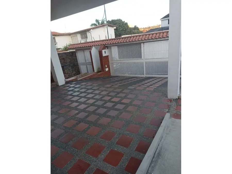 Se vende casa 400m2 Prados del Este 5633 - 2