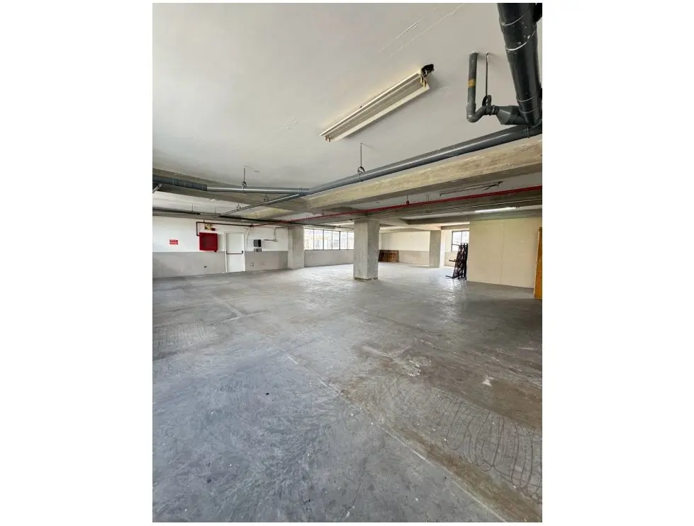PISO INDUSTRIAL EN ALQUILER 375 M2- URB. BOLEITA - 4