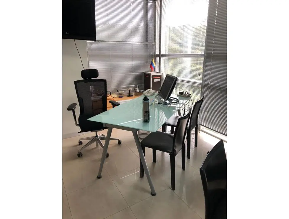 Se vende/alquila local 180m2 Lomas la Lagunita 6281 - 12
