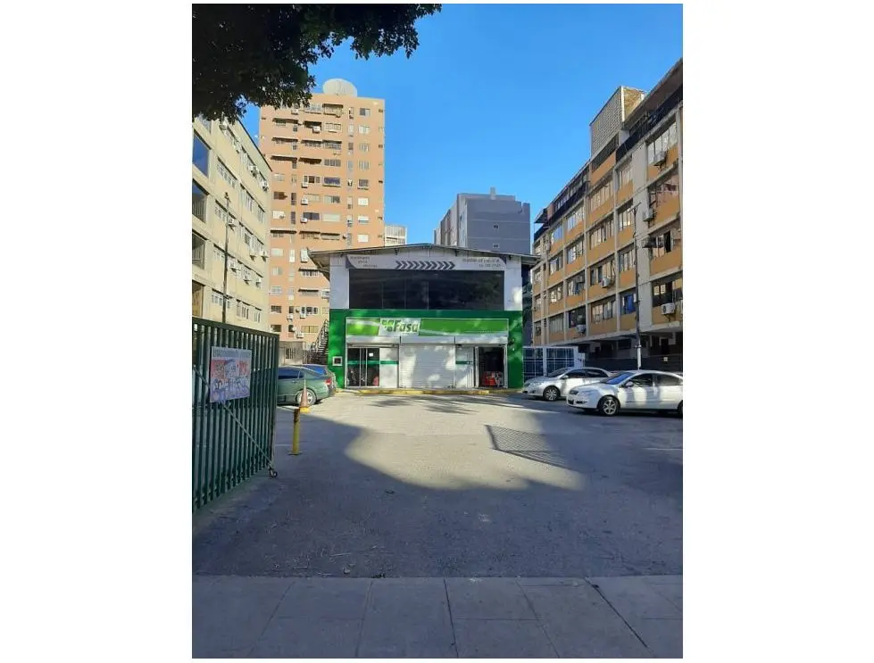 Vendo local 1170m2 Altamira 0461
