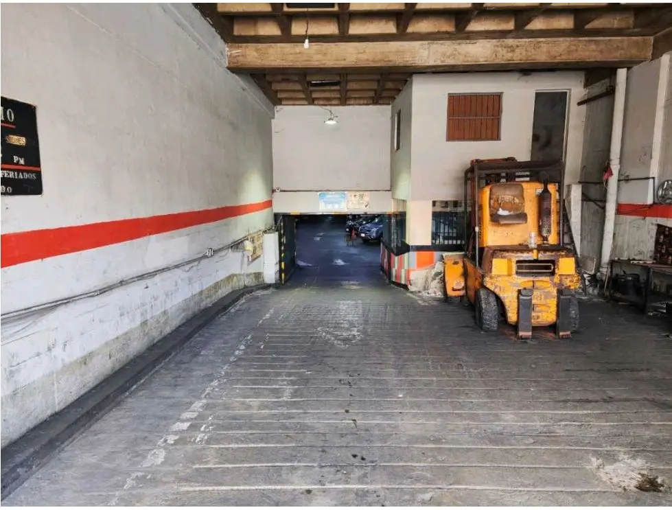 Se vende estacionamiento 1850m2 Catia 2782 - 2