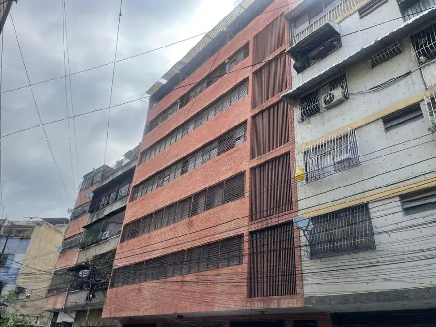 Se vende edificio 7pisos inversionista 1380m2 Altavista. 8472