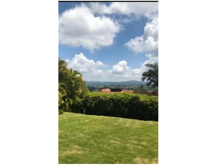 Se vende casa 650m2 4h+2s/4.5b+2s/10p La Lagunita