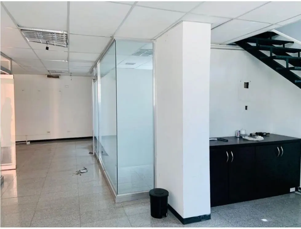 Alquilo local 182m2 El Rosal 2198 - 5