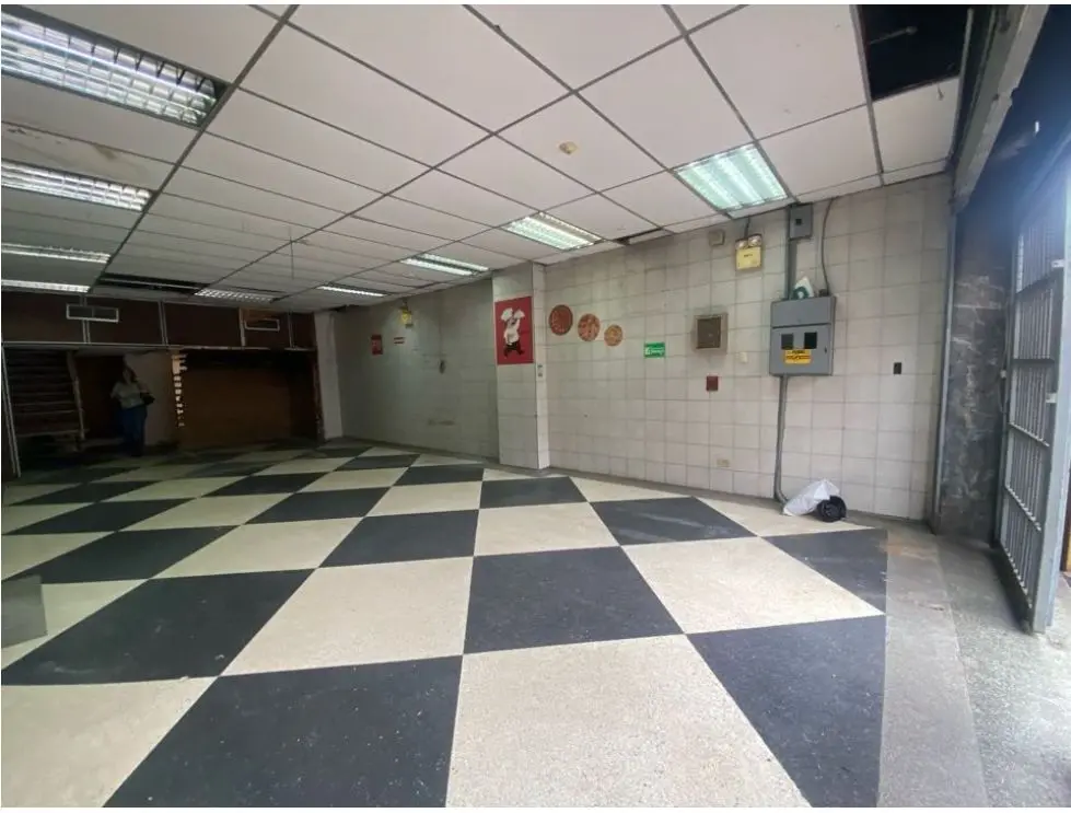 Vendo/alquilo local comercial 112m2 Av. Urdaneta 2143 - 6