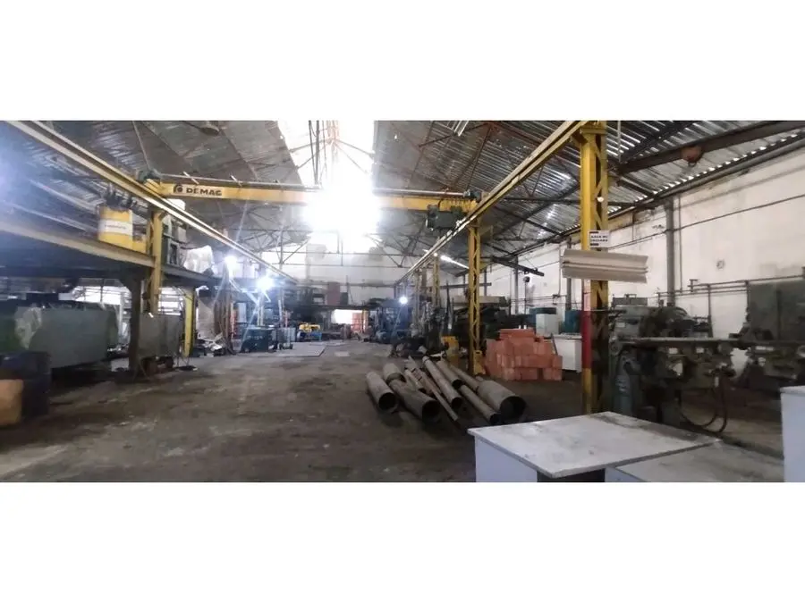 Se vende/alquila galpón comercial 697 San Martin 0969 - 5