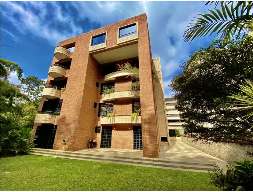EDIFICIO URBANIZACION MIRANDA CON 3 EXCLUSIVOS APARTAMENTOS 15 P/E
