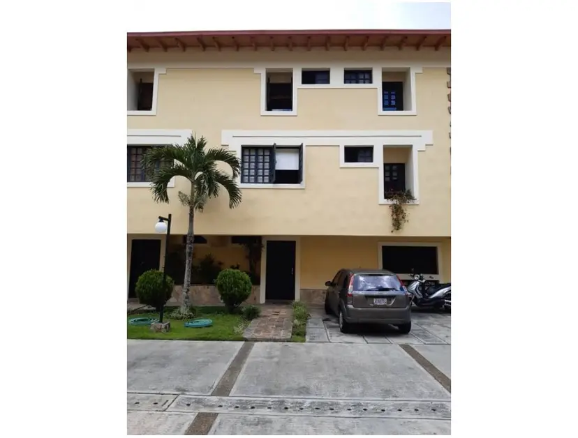 Se vende Townhouse 290m2 Oripoto 1668