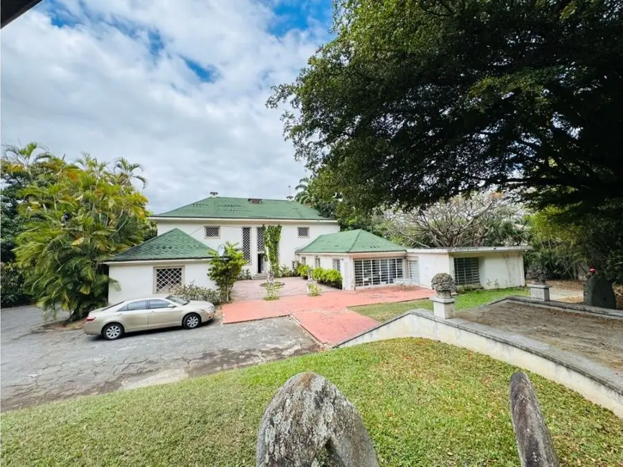 Se vende Casa 5675.14m2 Country Club