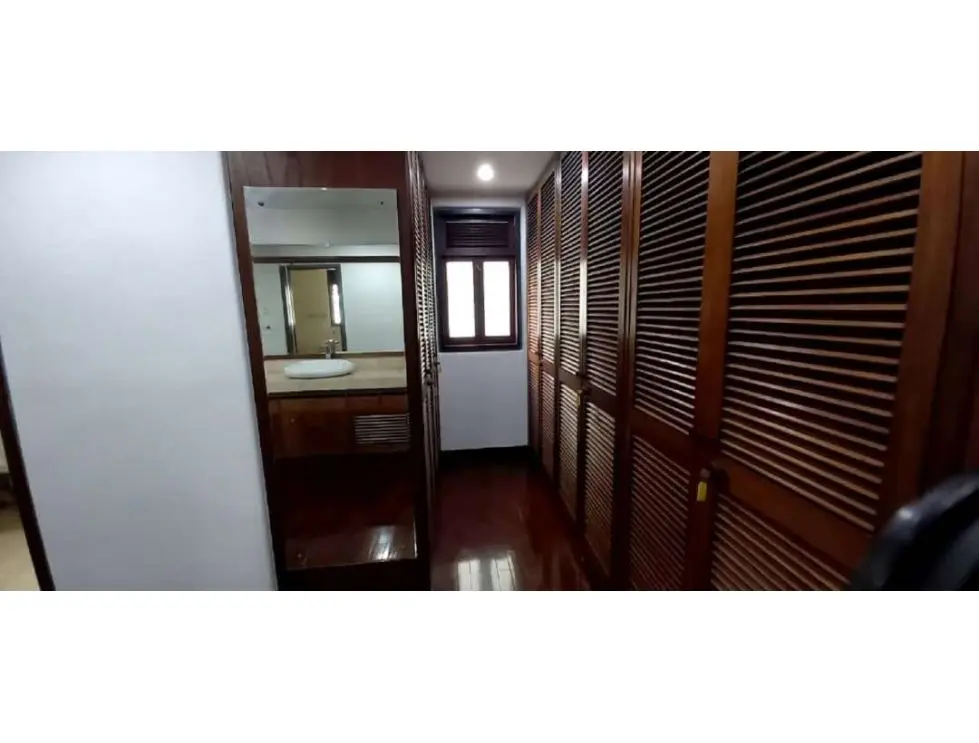 Country Club - 4