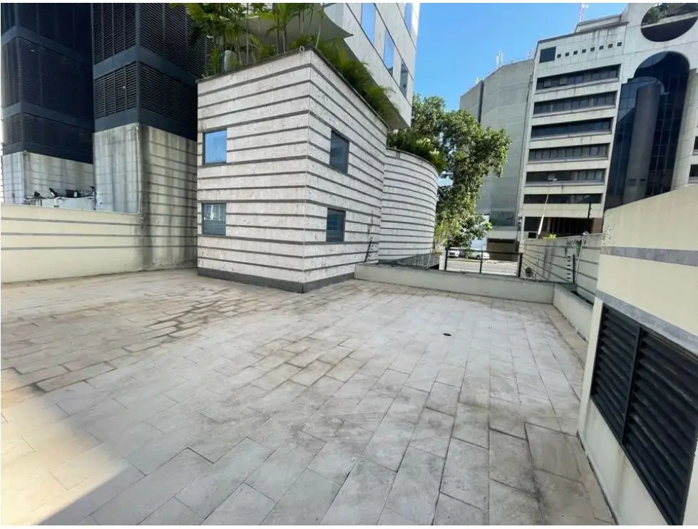 Alquilo local 182m2 El Rosal 2198 - 9