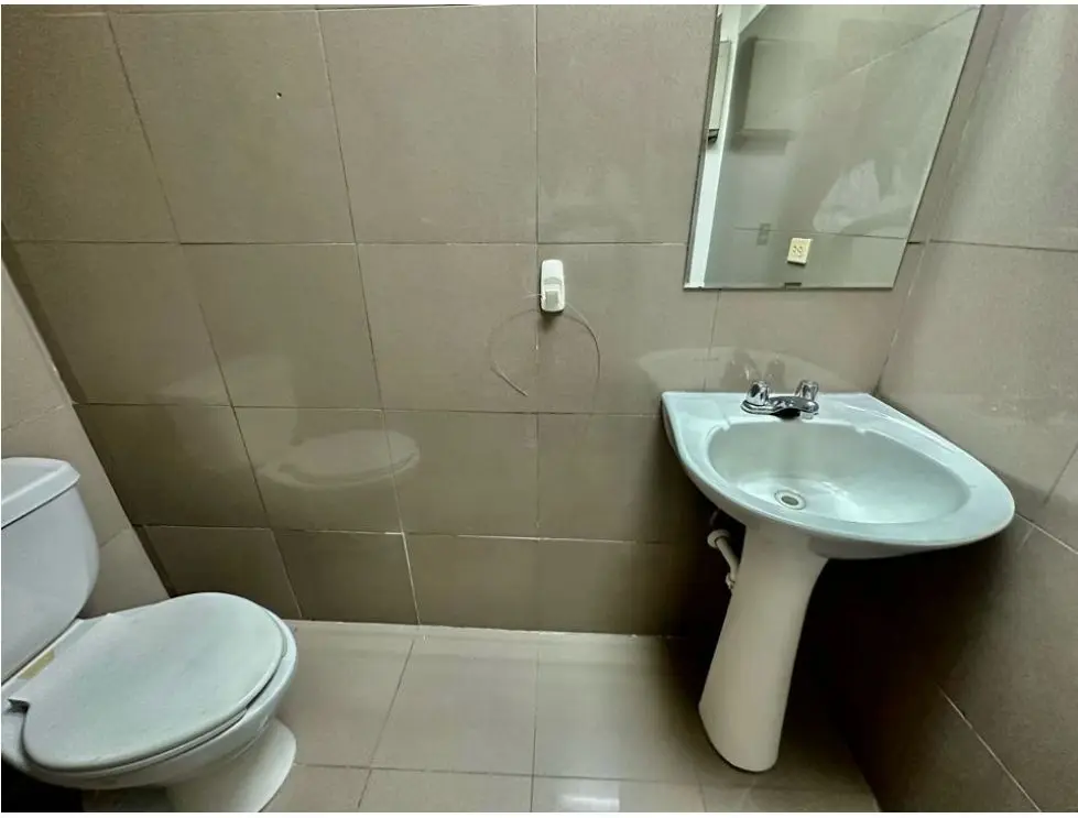 Se alquila oficina 220m2 2b/5p Las Mercedes - 13
