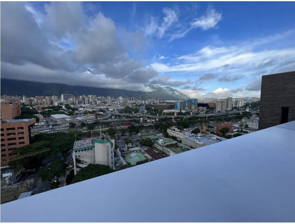 Se vende/alquila oficina PH Las Mercedes 300m² + 370m² de terraza