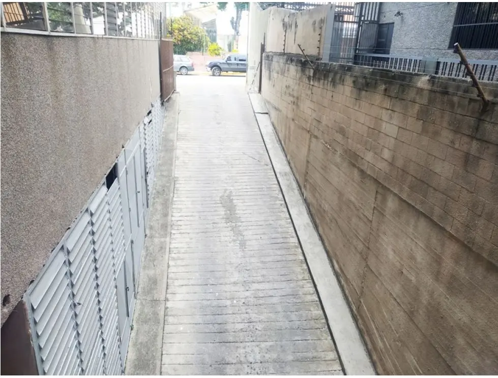 AMPLIO LOCAL EN ALQUILER EN BOLEÍTA SUR 1.177m2 - 3