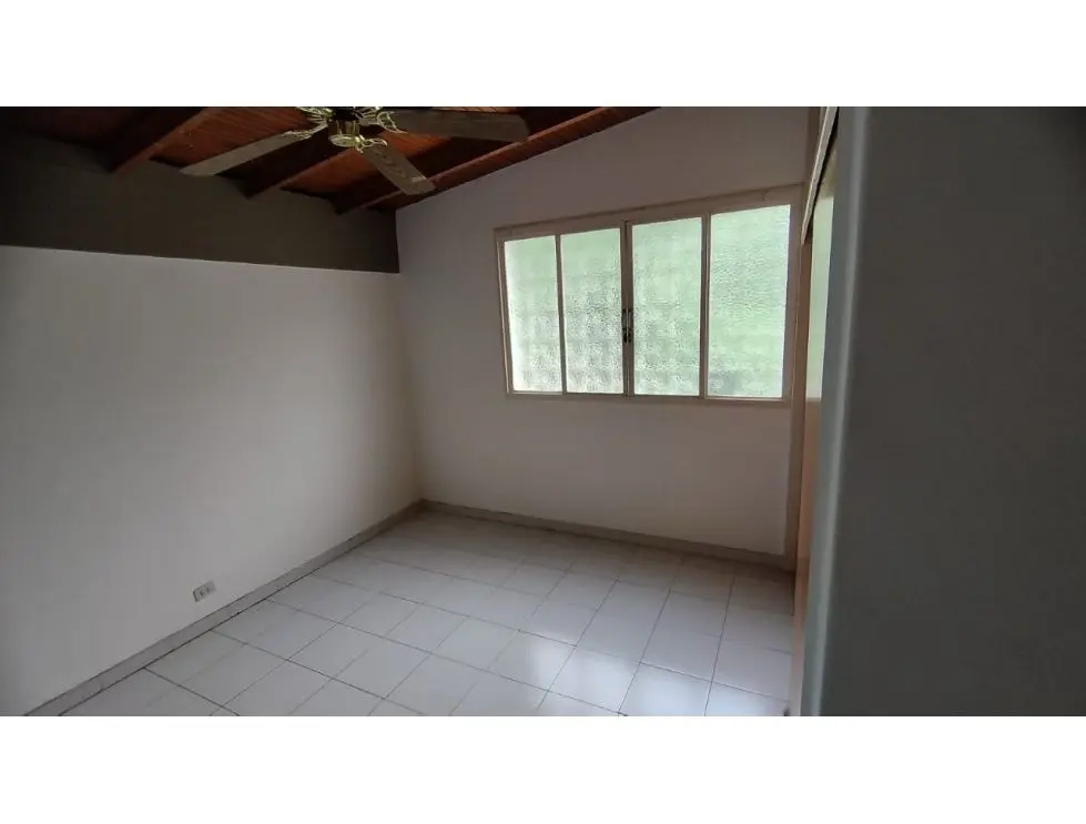 Alquilo anexo para showrrom 180m2 Terrazas del Club Hipico 8992 - 14