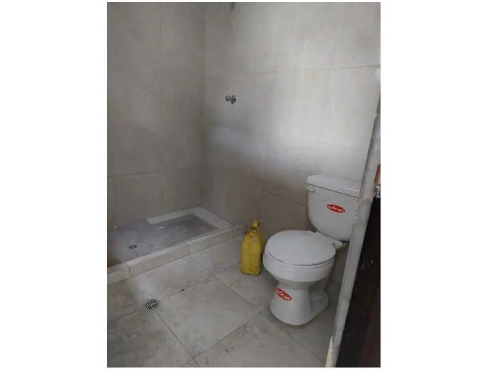 Alquilo local 100m2 Los Dos Caminos 4752 - 11