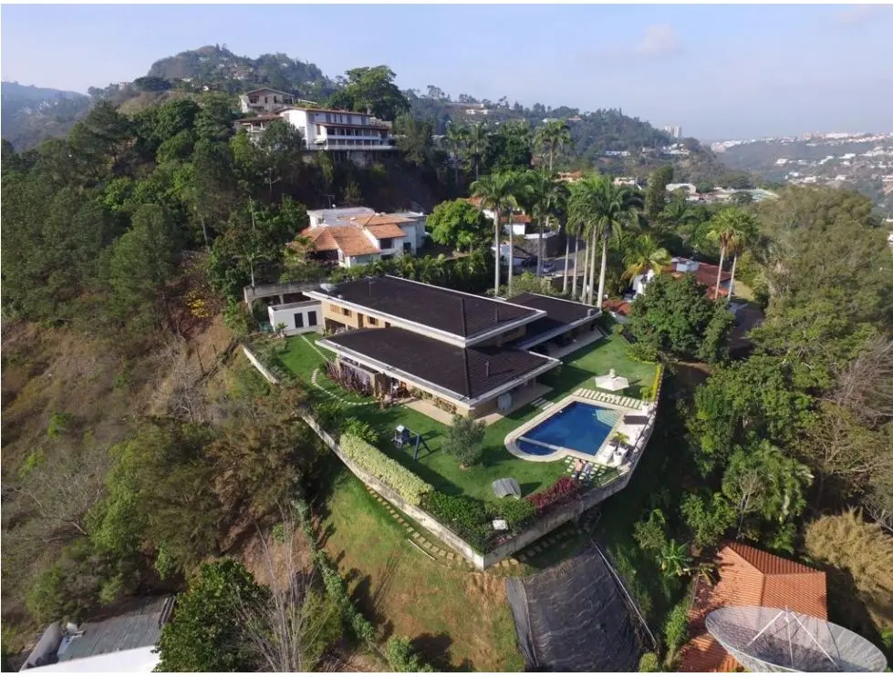 Se vende casa 780m2 7h/7b/8p Cerro Verde 6472 - 4
