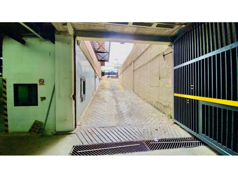 VENTA DE EDIFICIO INDUSTRIAL EN LA URBINA 3.820 M2 - 22