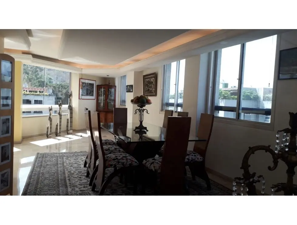 Se vende PH 1000m2 Los Chorros 9915 - 9