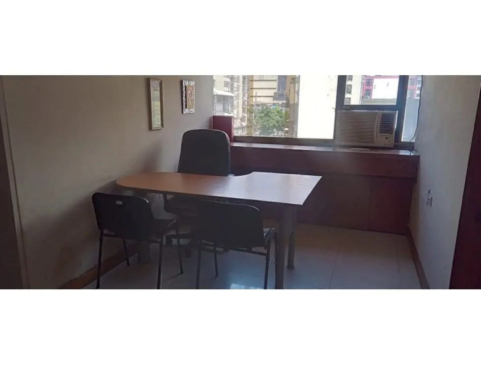OFICINA O CONSULTORIO AV CASANOVA PARALELO A SBNA. GRANDE 15 M2