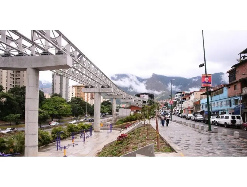 Se vende Local y Fondo de Comercio 1100m2 La Urbina