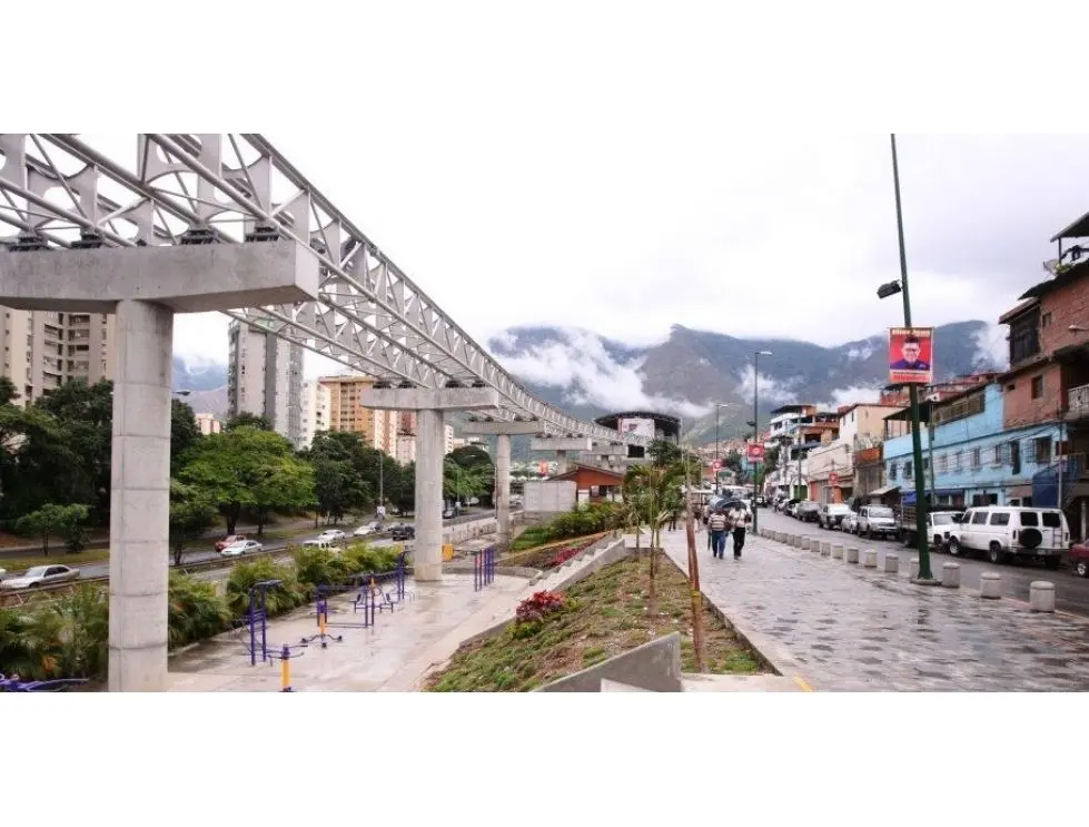 Se vende Local y Fondo de Comercio 1100m2 La Urbina